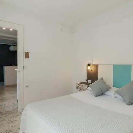 C34 - One Bedroom Next To Alcazaba شقة *
